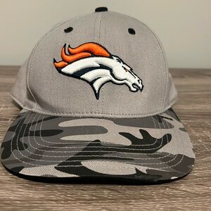 Like new! Youth Denver Broncos NFL Team Apparel Hat - camo bill